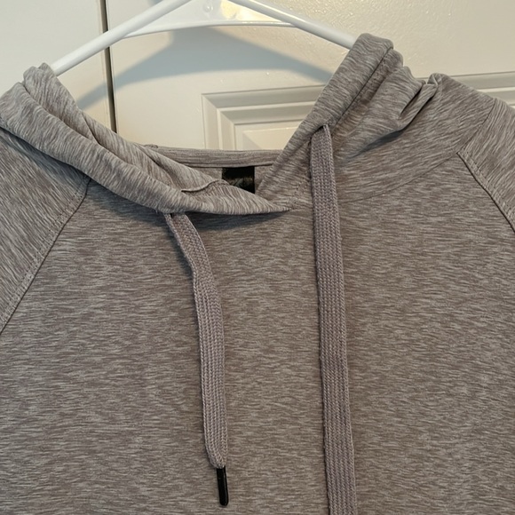 Women’s Kyodan Heathered Gray Hooded Dri-fit Sweatshirt Size Medium - Picture 4 of 6
